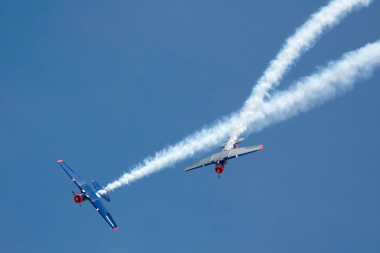 two-planes-at-airshow
